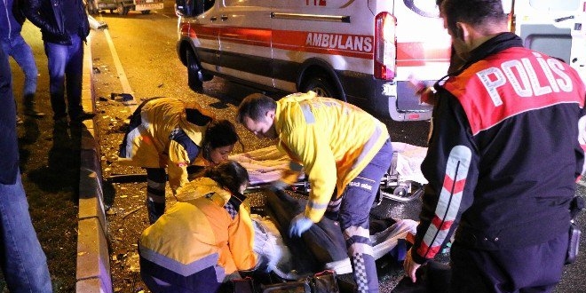 Balıkesir'de ambulans kaza yaptı: 1'i ağır 6 yaralı