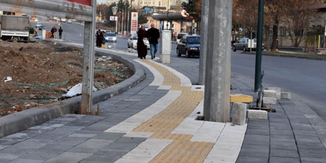 Zigzag değil, görme engelli bandı!