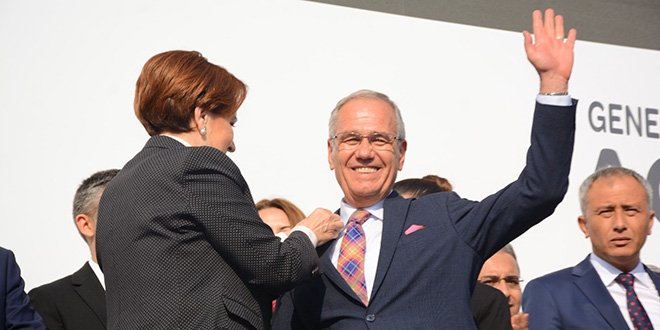 MHP'li il�e belediye ba�kan�, �Y� Parti'ye ge�ti