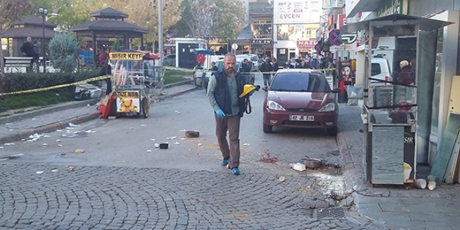 Seyyar mısır satıcıların bıçaklı kavgası cinayetle bitti