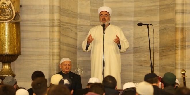 İstanbul Müftüsü, gençlerle sabah namazı kıldı