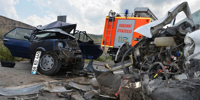 Sivas'ta trafik kazas: 1 l, 1 yaral