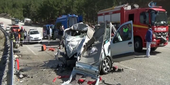 Denizli'de trafik kazas: 4 l, 4 yaral