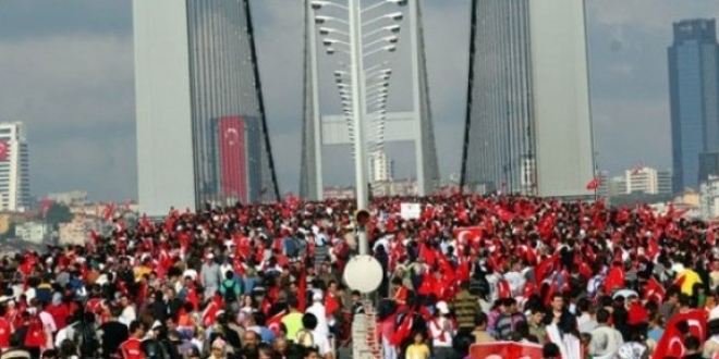 8 km'lik koşuya 125 bin kişi katıldı