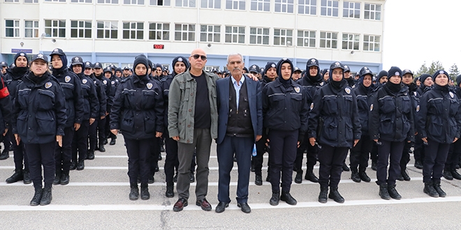 ehit polis Sekin'in babas polis adaylaryla bir araya geldi