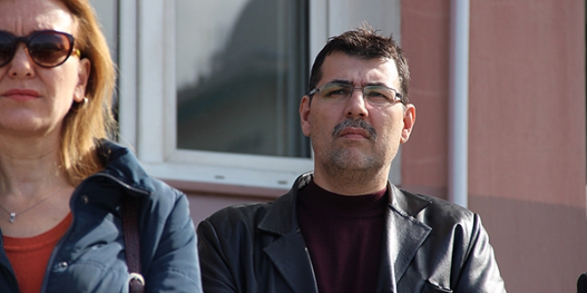 Öfkelenen veli, müdür yardımcısını darp etti