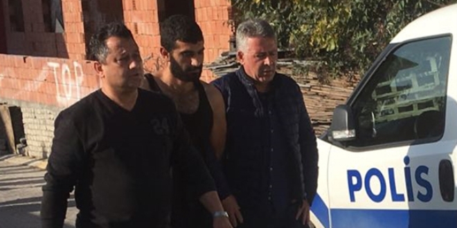 Ailesini rehin alan kişiyi polis ikna etti