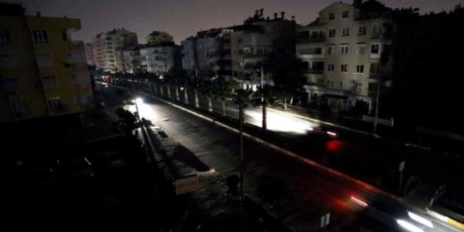 Bağcılar'a 24 saattir elektrik verilemiyor