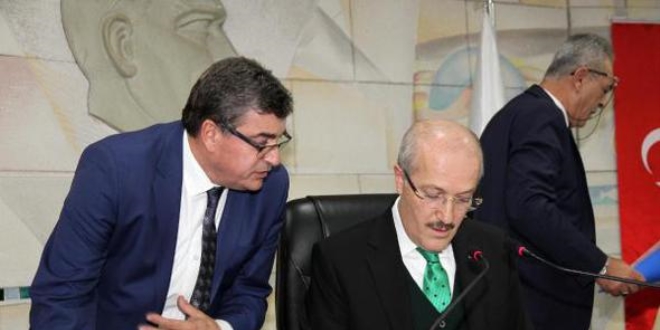 Yeni başkanın ilk isteği su fiyatında indirim oldu