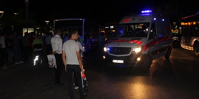 Kaza ihbarına gelen polis ekiplerine otomobil çarptı