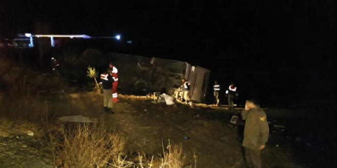 Ankara'da otobüs devrildi: 10 kişi yaralandı