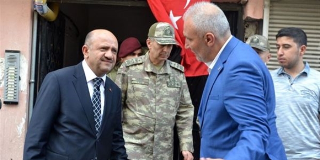 Başbakan Yardımcısı Işık'tan şehit ailesine taziye ziyareti