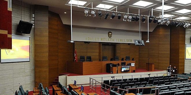 Kadın öğretmene kumpas kuran FETÖ'cüler yargılanıyor
