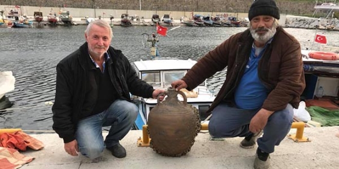 Balıkçı ağına Bizans dönemine ait amfora takıldı