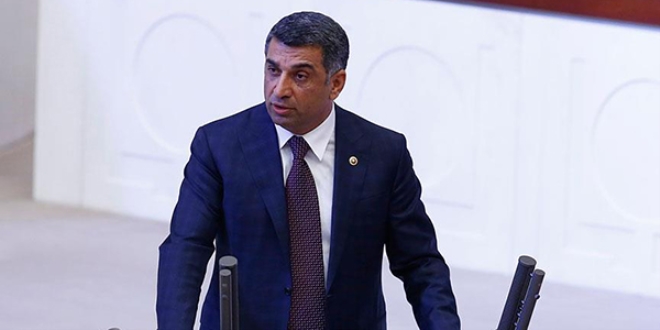 Milletvekili maaşını öğrencilere burs olarak dağıttı