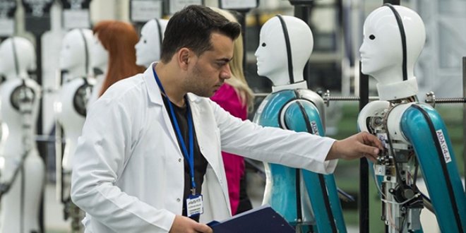 İlk insansı robot fabrikası Konya'da