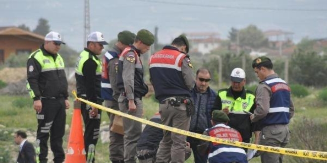 �nce jandarmaya sald�rd� sonra kendini b��aklad�