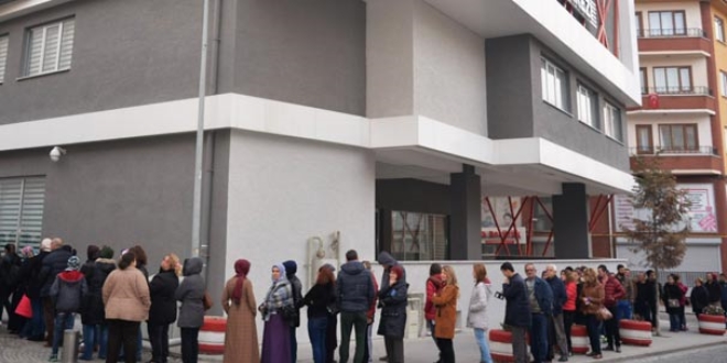 Bu kuyruk tiyatro için!