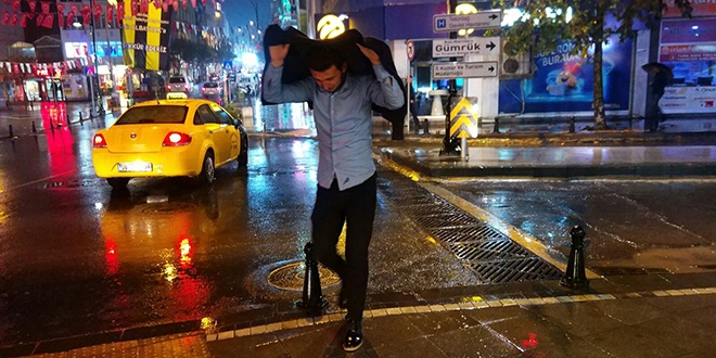 Yağmur yurda giriş yaptı!