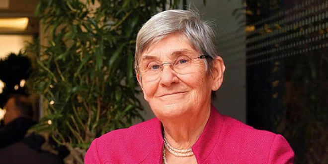 Canan Karatay: Kaya tuzu beyaz altındır