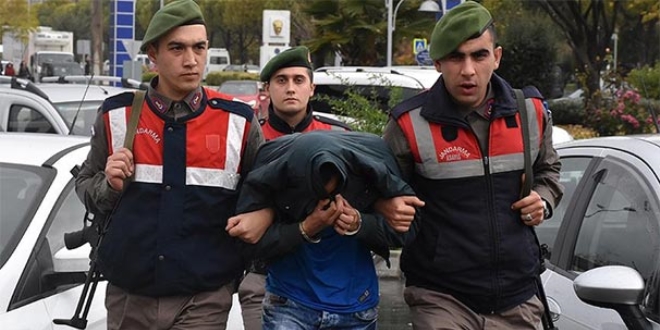 Yaşlı kadını 'taksit taksit' dolandıran kişiye suçüstü