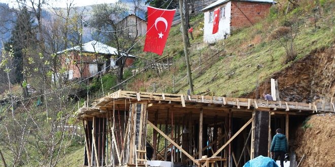 Eren'in �ehit oldu�u yerde ailesine ev yap�l�yor