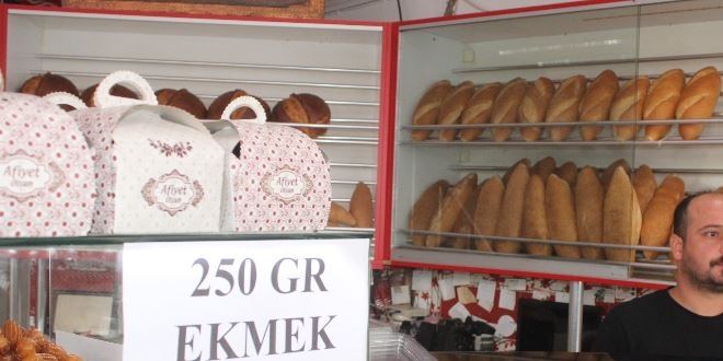 Ekmekte y�zde 50 indirim yapt�, m��terilerin ak�n�na u�rad�