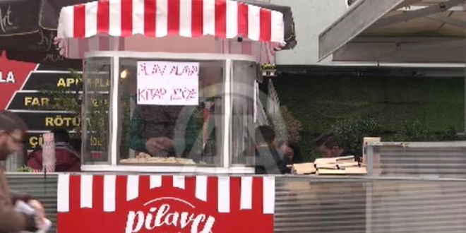 Tavuklu pilav yiyene kitap hediye
