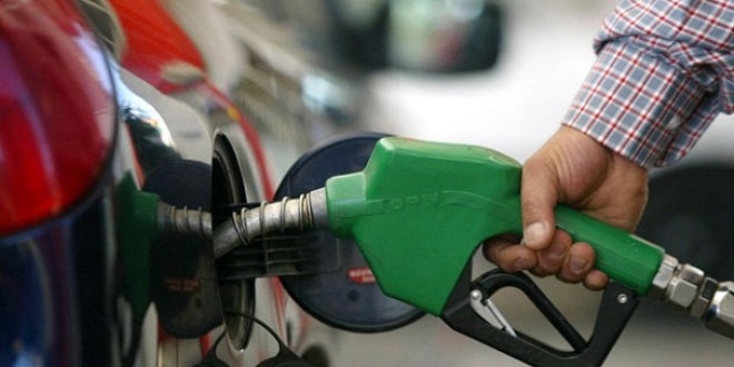 Benzine 9 kuruş zam yapıldı