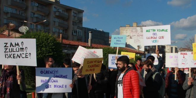 Kırklareli'nde öğrenciler ulaşım zammını protesto etti