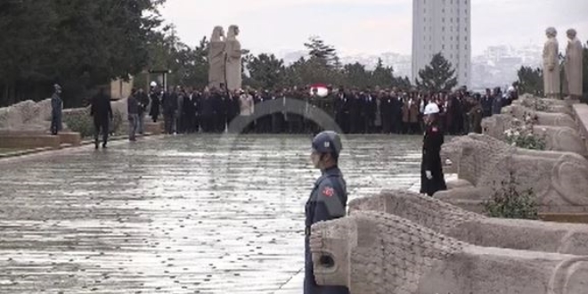 Bakan Yılmaz, öğretmenlerle Anıtkabir'i ziyaret etti