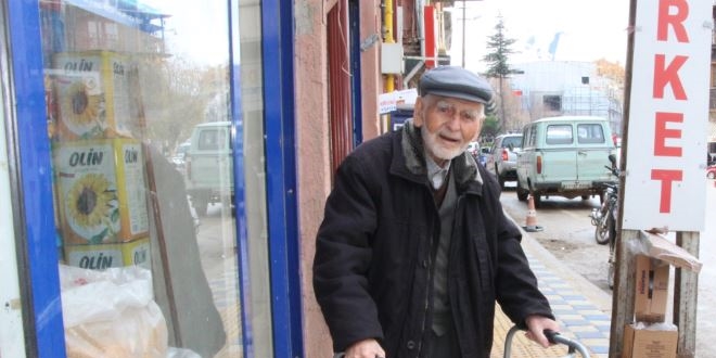 Cumhuriyet'le yaşıt öğretmen, Atatürk'e el salladığı günü unutamıyor