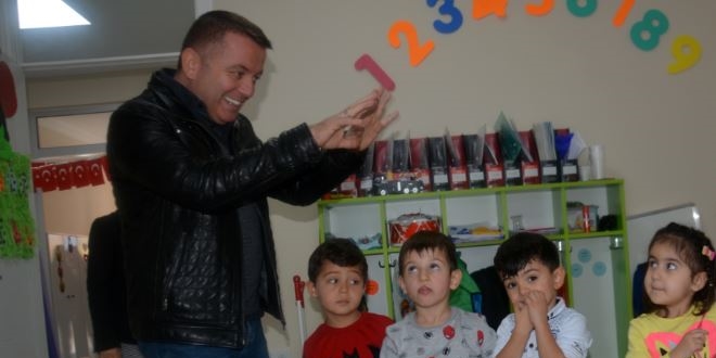 Ölen öğretmen eşinin anısına okul yaptırdı