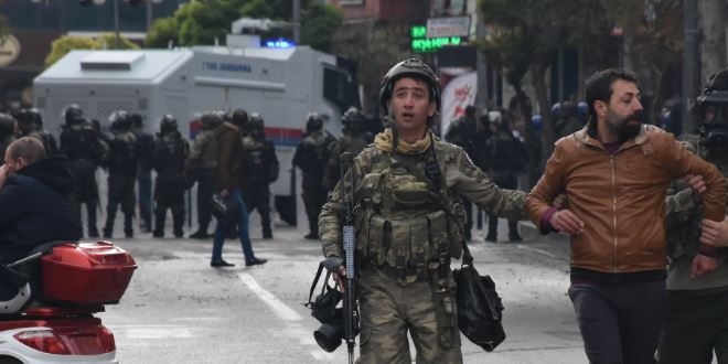 Tütün düzenlemesini protesto eden 36 kişi gözaltına alındı
