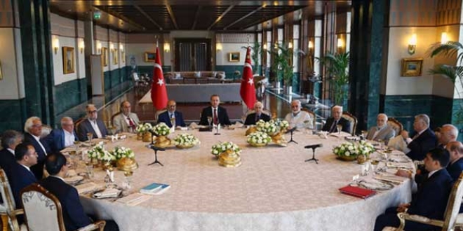 Erdoğan, Beştepe Sofrası'nda eğitimcileri ağırladı