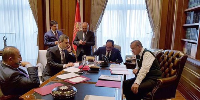 Trump görüşmesi sırasında bu fotoğraf paylaşıldı