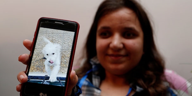 Karanlık gözlerine 'ışık' olan köpeğini arıyor