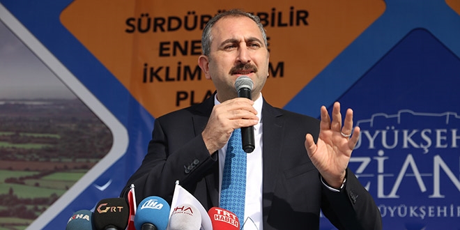 Bakan G�l: Kad�na �iddette iyi hal indirimine kar��y�m