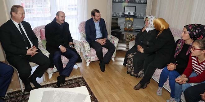 İki Bakan, şehit Eren Bülbül'ün ailesini ziyaret etti