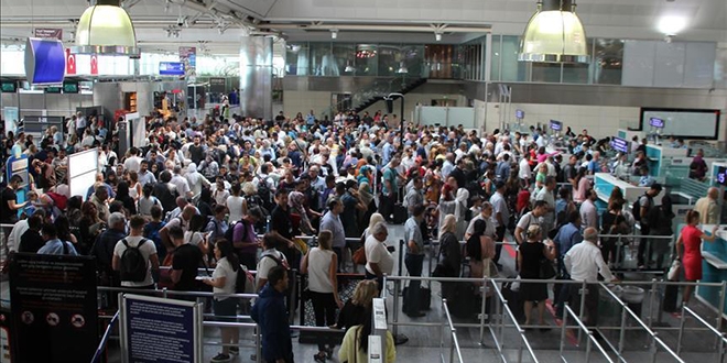 İstanbul havalimanından 10 ayda 80 milyon yolcu geçti