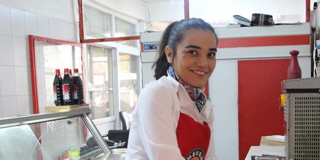 Atanamayan öğretmen kasap oldu