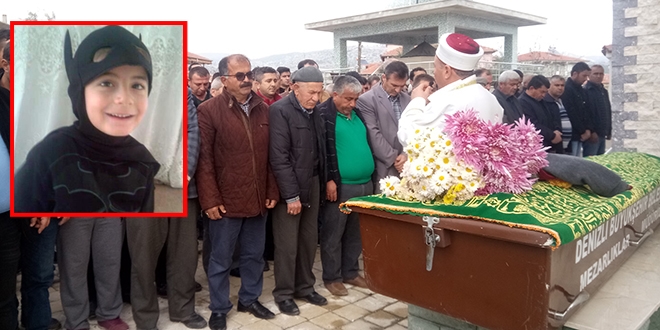 Park'ta ölü bulunan 5 yaşındaki çocuk toprağa verildi