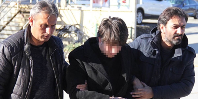 Kız arkadaşına laf atana benzettiği polise saldırdı