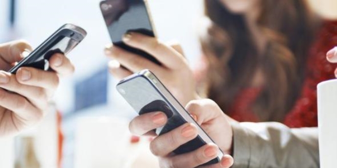 Akıllı telefon bağımlılığına karşı 'Vekil Telefon'