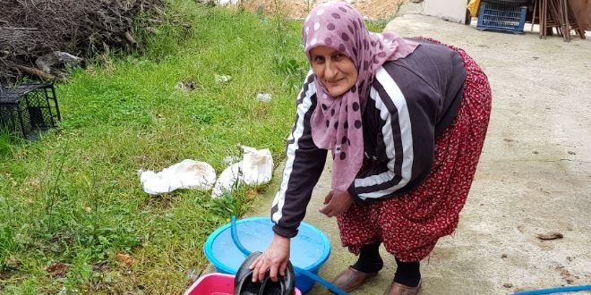 Banka kirlenmesin diye kara lastiklerimi çıkardım