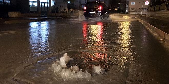 Edirne'de, sağanak etkisini artırarak devam ediyor