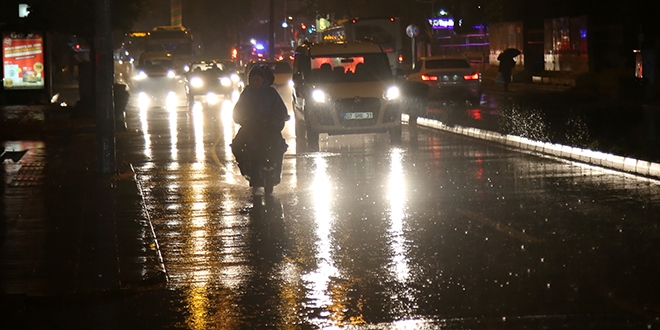 Antalya'da kuvvetli yağış etkili oluyor