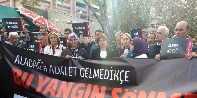 Aladağ'da yangın faciasının birinci yılında aileler MEB'in önünde toplandı