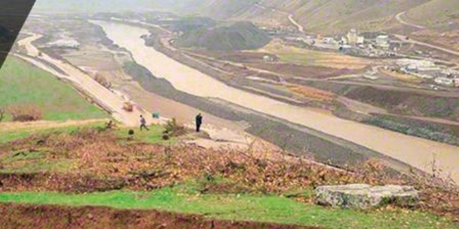 Baraj inşaatında patlatılan dinamitler derin yarıklar oluşturdu