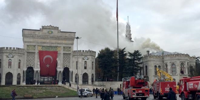 İstanbul Üniversitesi'nde yangın, çok sayıda itfaiye sevk edildi